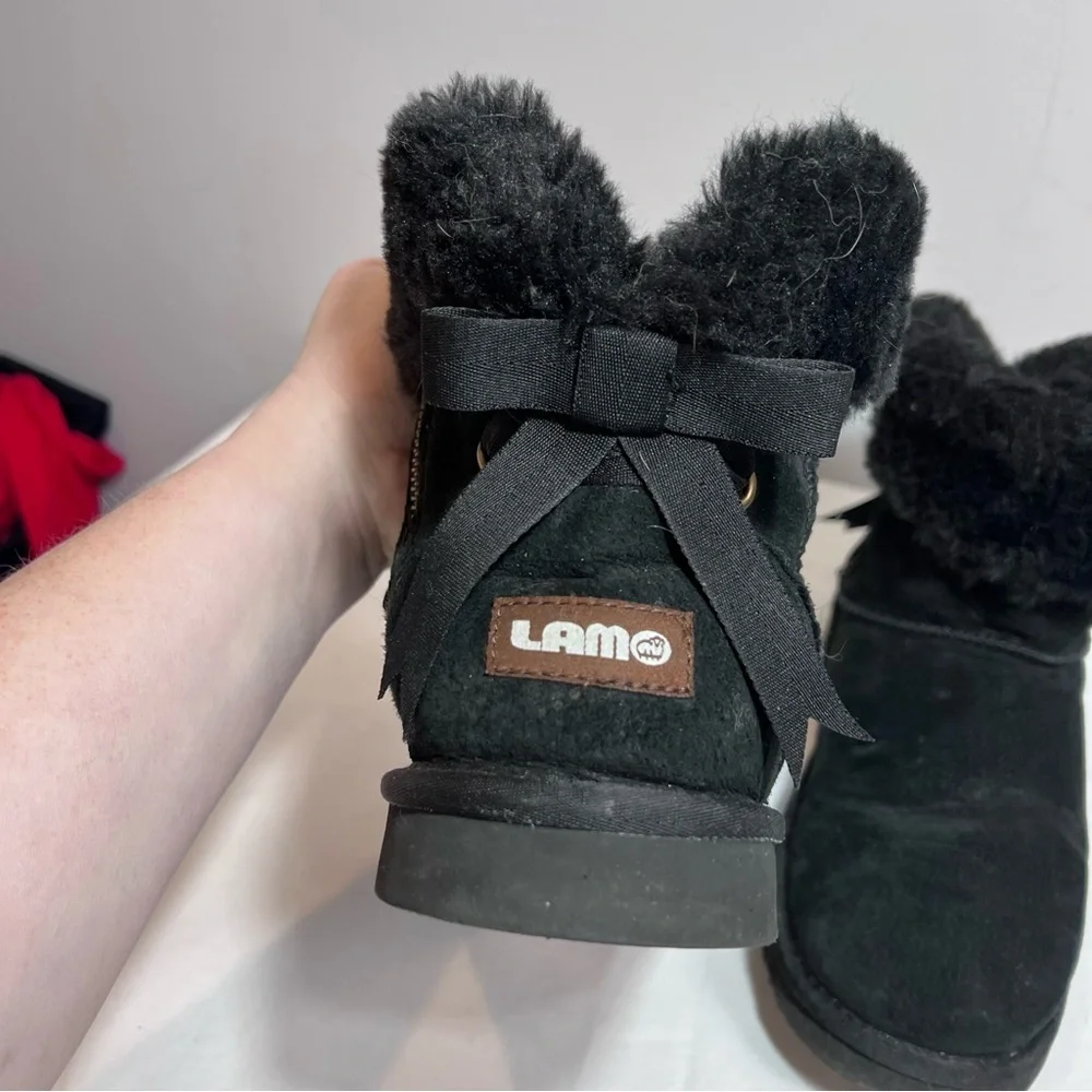 Lamo black suede and shearling wool side zip back bow winter boots size 8